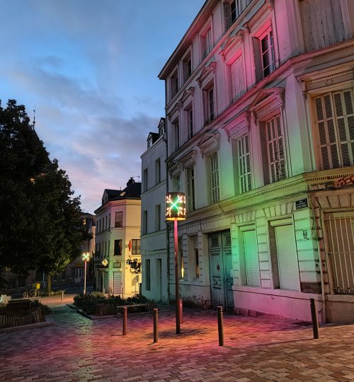 Ein Platz in Rouen am Abend - in der Stadt war öfter diese hübsche Beleuchtung zu finden.