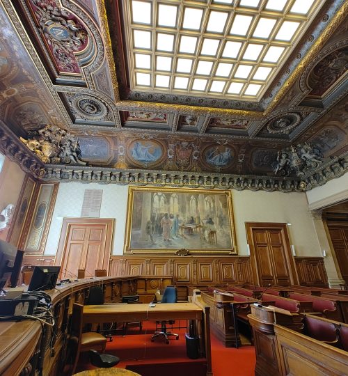 Ein Gerichtssaal im "Tribunal de Commerce".