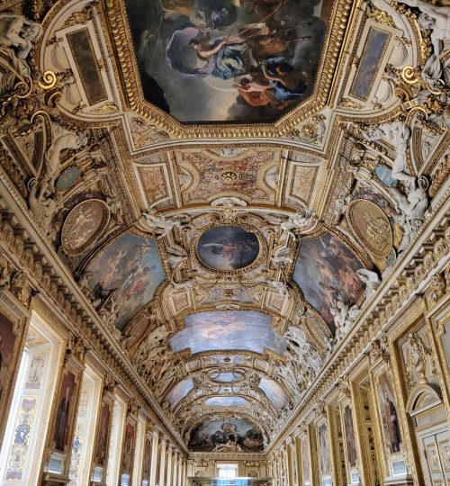 Die Galerie d'Apollon im Louvre, in der die französischen Kronjuwelen aufbewahrt werden.