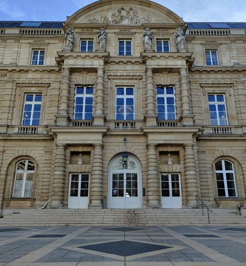 Das Palais du Luxembourg vom Innenhof aus gesehen.
