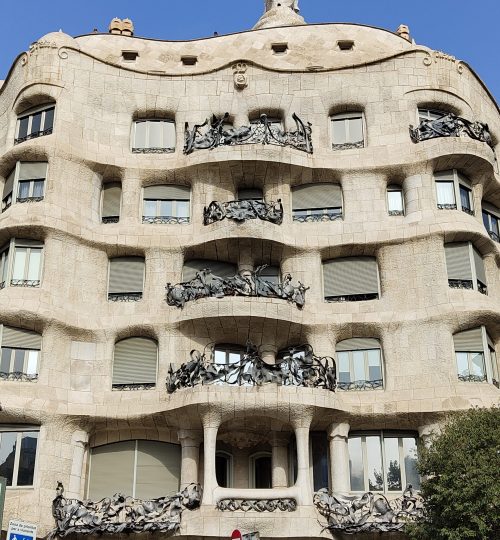Die Fassade der Casa Milà - ein weiteres Bauwerk von Antoni Gaudí.