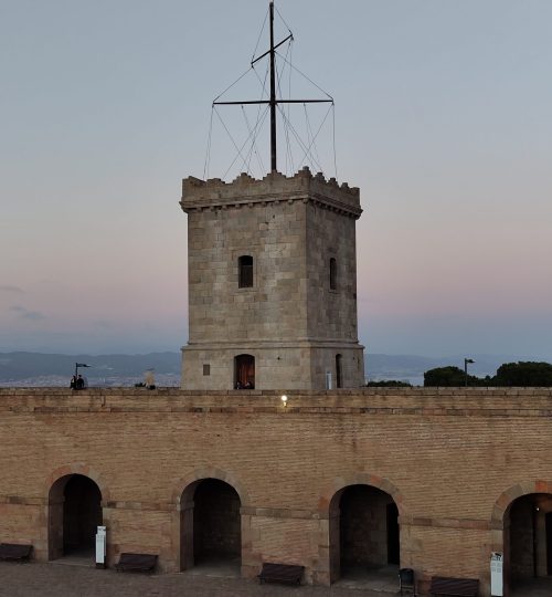 Der Turm auf dem Castell de Montjuïc - von dort hat man eine sehr schöne Sicht über die Stadt.
