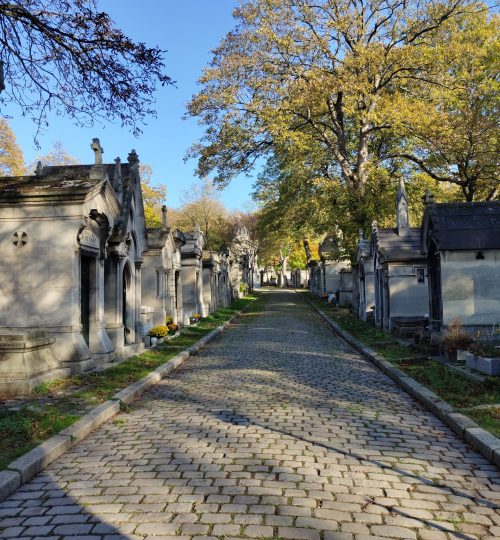 Der Cimetière du Père Lachaise in Paris - der erste Parkfriedhof der Welt mit wunderschönen Gräbern.