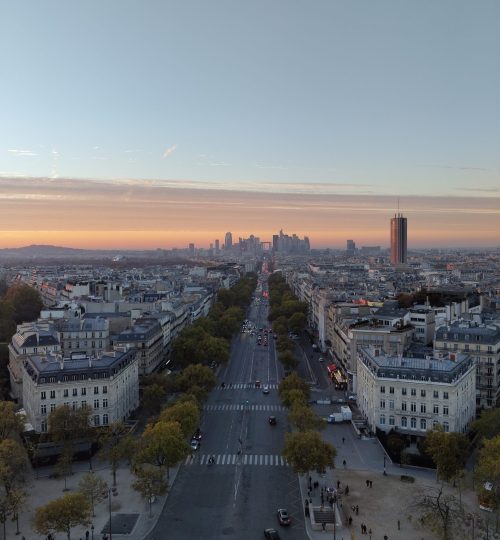 Das Hochhausviertel La Défense - gesehen vom Arc de Triomphe.