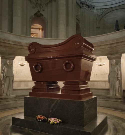Unter der Kuppel ist Napoléon Bonaparte begraben.