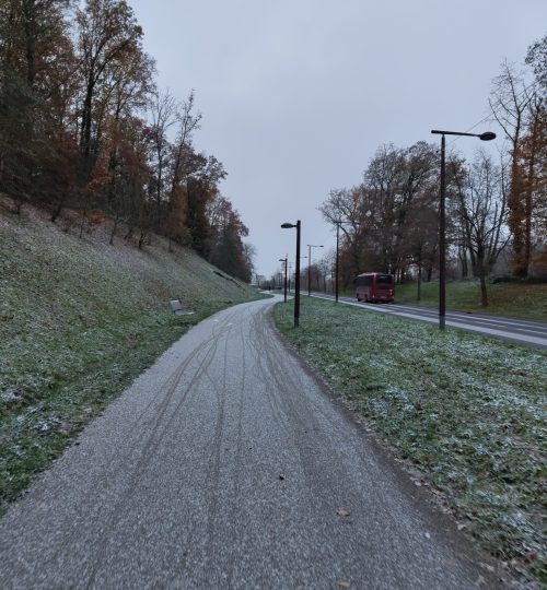 Auf meinem Fahrradweg zur Arbeit lag am Montag erstmalig ein wenig Schnee.
