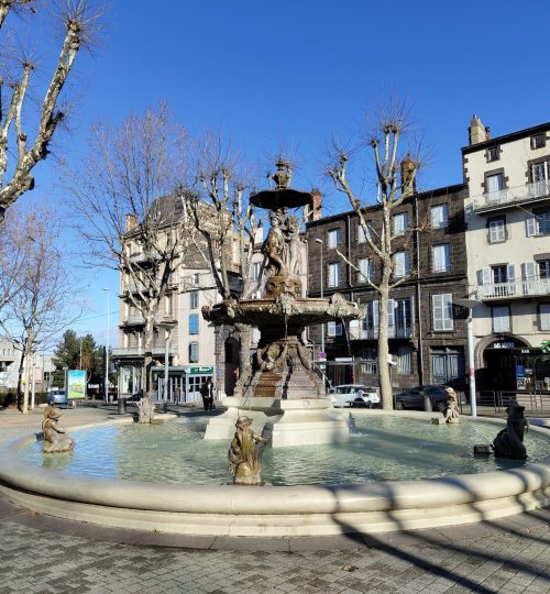 Der Springbrunnen auf dem Place Delille.