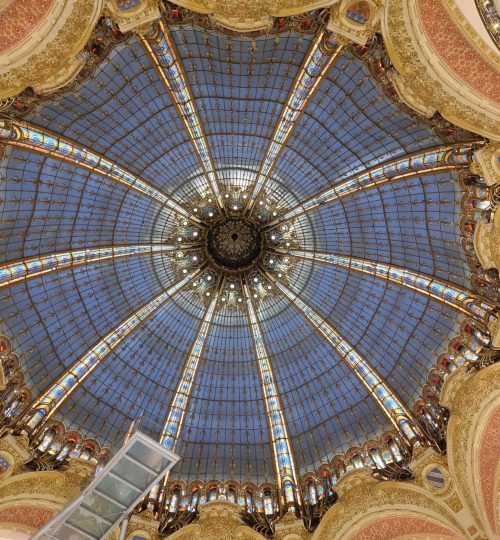 Und weil sie wirklich so beeindruckend ist, hier noch einmal ein Bild der Kuppel der Galerie Lafayette.