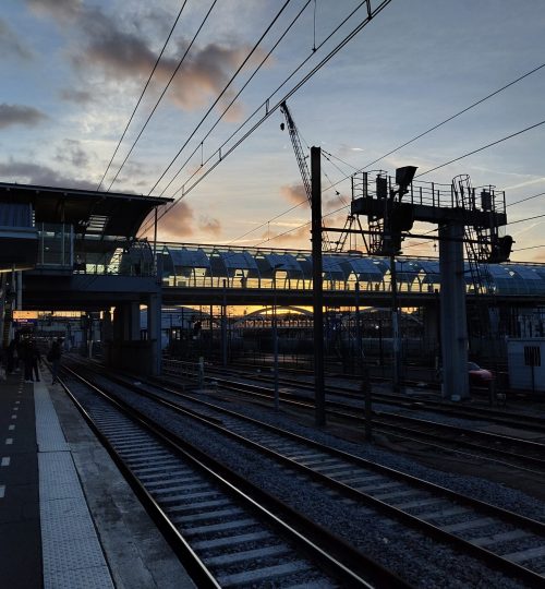 Und hier noch ein Bild vom Sonnenuntergang am Bahnhof. Das war es tatsächlich schon für diese Woche.