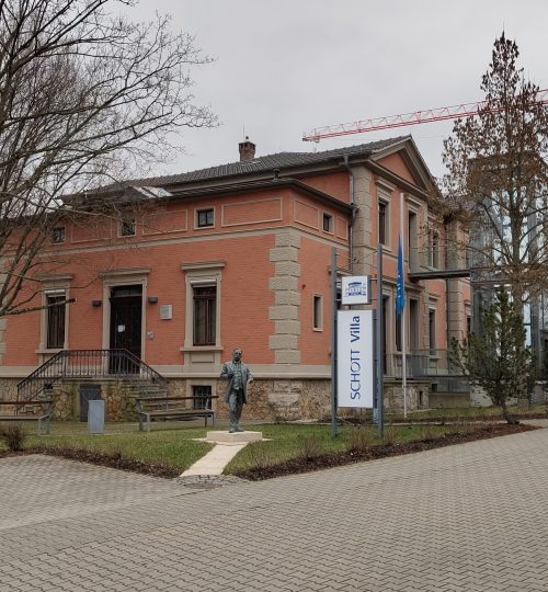 Angekommen in Jena: Das ist die SCHOTT Villa. Zusammen mit Ernst Abbe und Otto Schott begründete Carl Zeiss den Optikstandort Jena.
