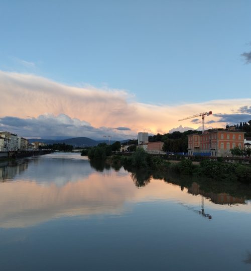 Abends wieder in Florenz angekommen, konnte ich diesen schönen Sonnenuntergang beobachten. Die Wolken und der Himmel spiegeln sich hier wunderschön im Arno, der durch die Stadt fließt.