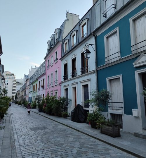 Am Abend entdeckte ich - nach einem Hinweis von Freunden - noch die Rue Crémieux, in der sich viele kleine bunte Häuschen befinden.