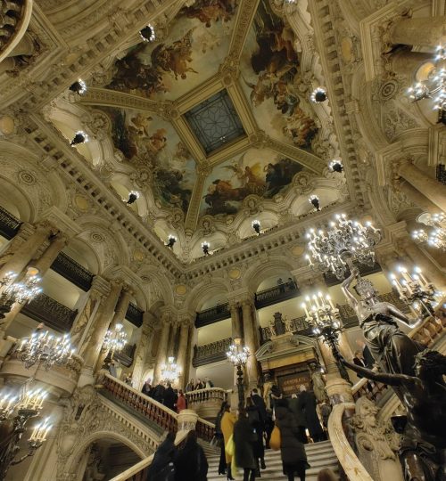 Hier nun ein Bild von der Eingangshalle der Opéra Garnier - einfach beeindruckend.