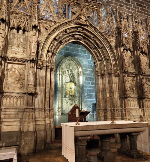 Nach einem Zwischenhalt in Barcelona (von dem ich hier kein Bild eingefügt habe) ging es nach Valencia, wo in der Kathedrale der Heilige Kelch aufbewahrt wird. Also jenes Gefäß, aus dem Jesus beim letzten Abendmahl getrunken haben soll.