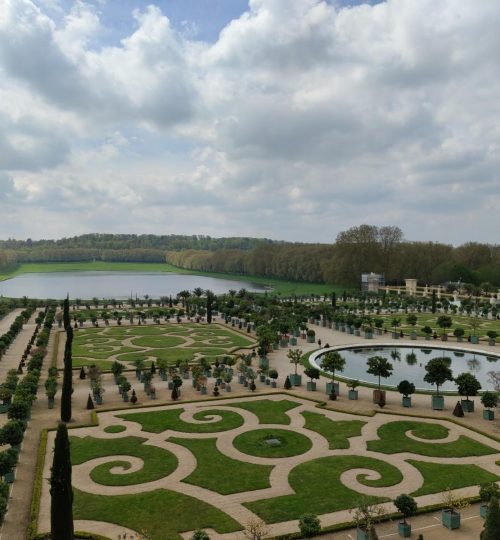 Der Garten und Park von Schloss Versailles ist wirklich beeindruckend - vor allem aufgrund seiner schieren Größe.