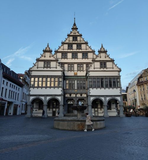 Das ist hier ist das Rathaus von Paderborn - ebenfalls hübsch.